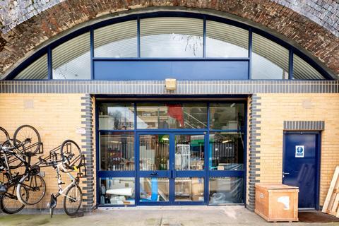 Distribution warehouse to rent, Paradise Row London E2 9LE