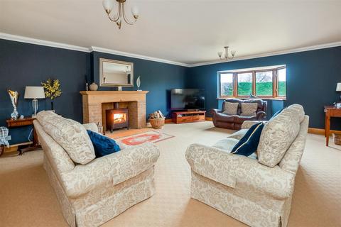 4 bedroom detached house for sale, Armscote Road, Tredington