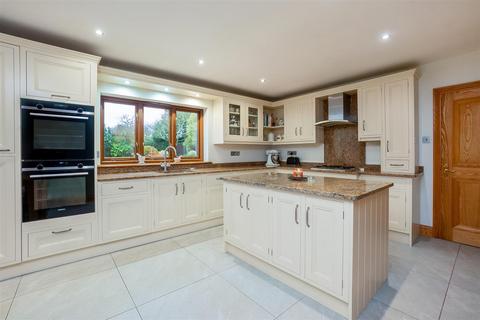 4 bedroom detached house for sale, Armscote Road, Tredington