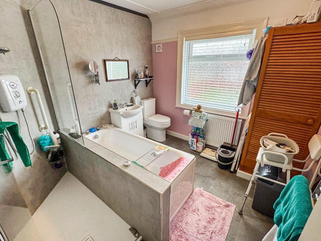 Bath / Shower Room / WC