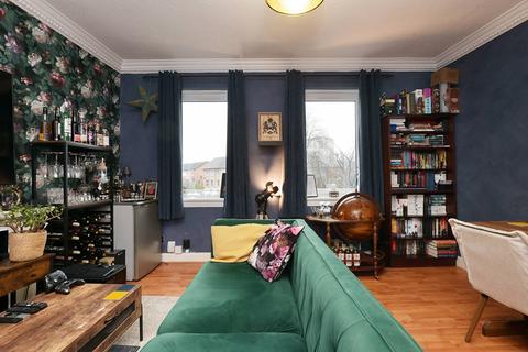 2 bedroom flat for sale, 12/5 West Pilton Rise, West Pilton, Edinburgh, EH4 4UQ