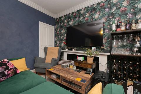 2 bedroom flat for sale, 12/5 West Pilton Rise, West Pilton, Edinburgh, EH4 4UQ