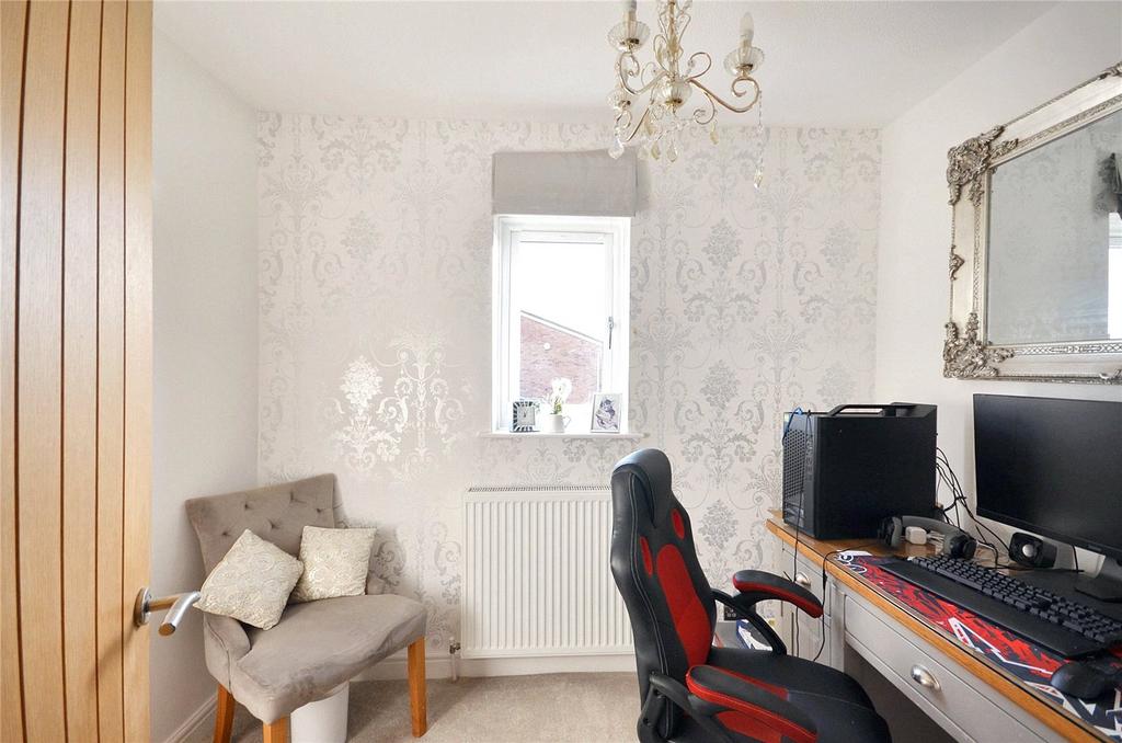 Bedroom 5/Study