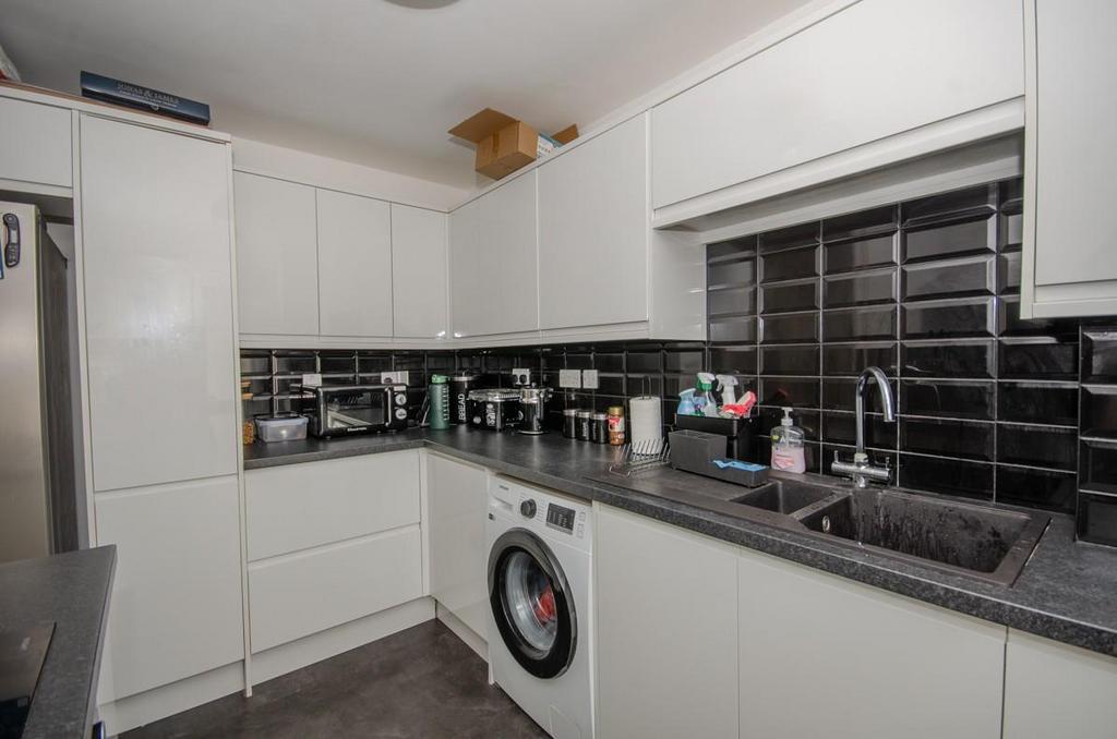 Kitchen pic 2.jpg