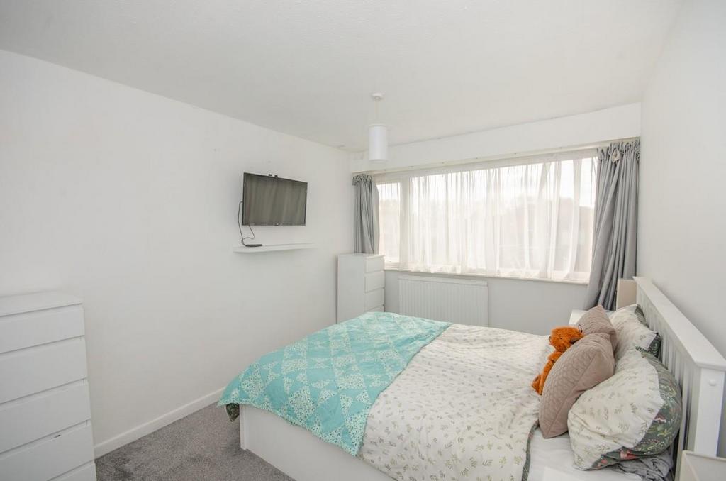 Bedroom 1.jpg
