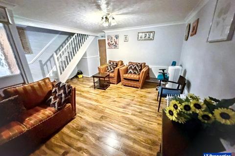 undefined, Luton LU3