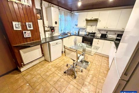undefined, Luton LU3