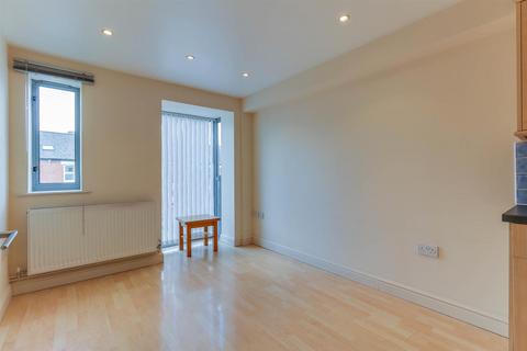 2 bedroom flat for sale, St Georges Road GL50 3EJ