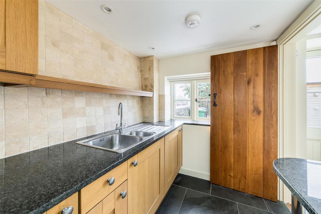 Kitchen b.jpg