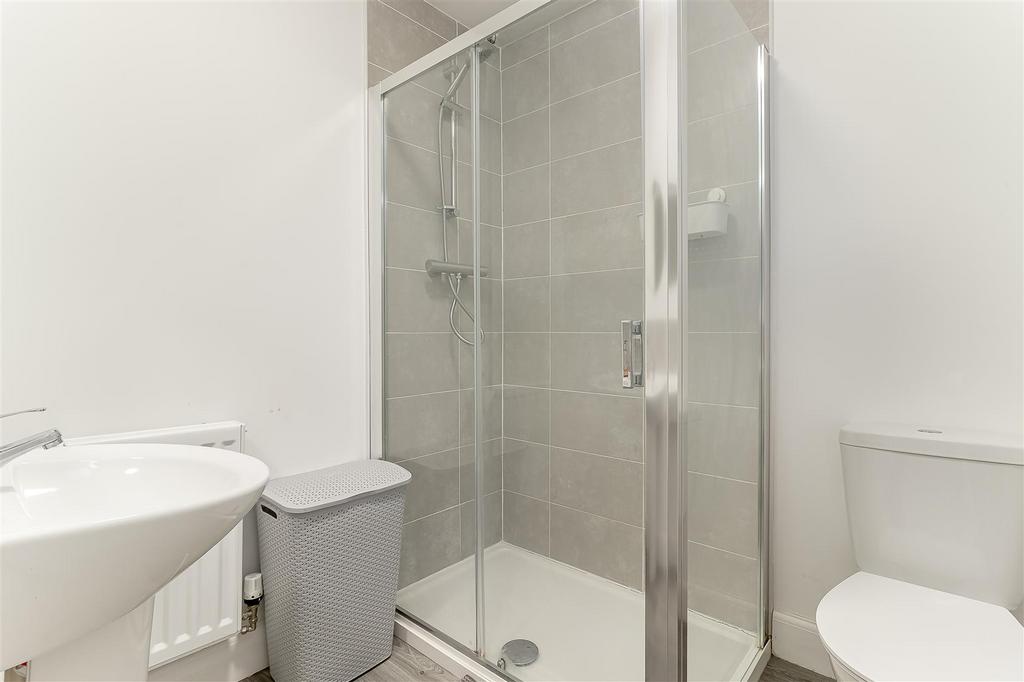 Bedroom 1 Ensuite.jpg