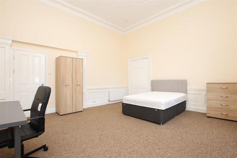3 bedroom flat to rent, 8 Brunswick Square, Bristol BS2