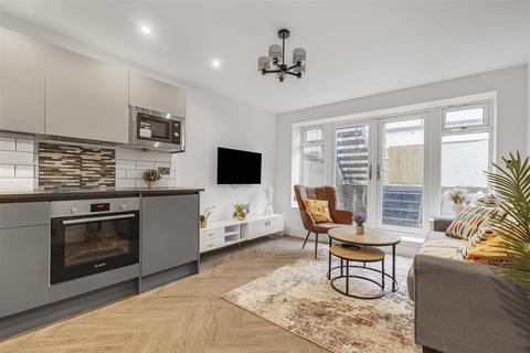 1 bedroom flat for sale, Upper Richmond Road West, East Sheen, SW14