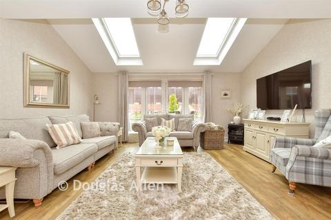 3 bedroom semi-detached house for sale, Running Well, Wickford SS11