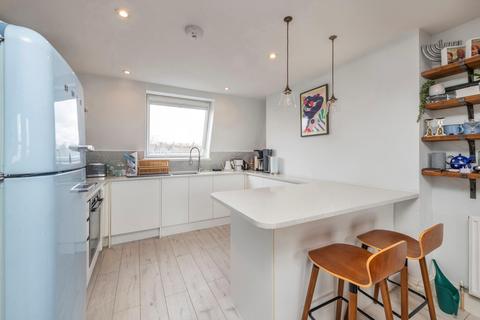2 bedroom flat for sale, Englands Lane, London, NW3