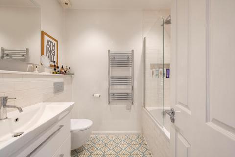 2 bedroom flat for sale, Englands Lane, London, NW3