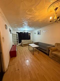 3 bedroom terraced house to rent, Bastable Avenue, Barking IG11