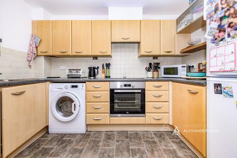 3 bedroom flat to rent, Fourdrinier Way, Hemel Hempstead, Hertfordshire, HP3