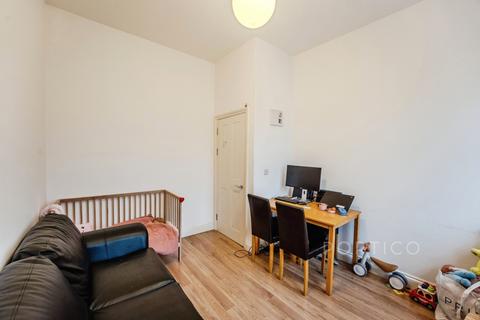 1 bedroom flat to rent, Lavender Hill, London, SW11