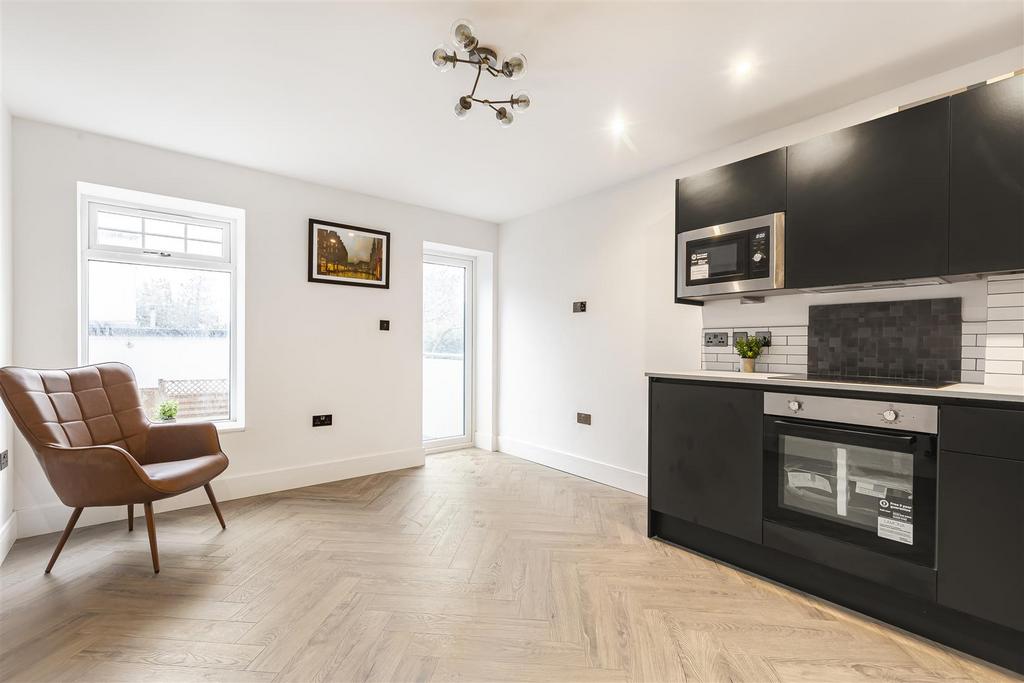 James anderson-4 hmond road-sw14    4 .JPG