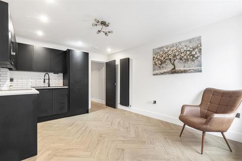 1 bedroom flat for sale, Upper Richmond Road West, East Sheen, SW14