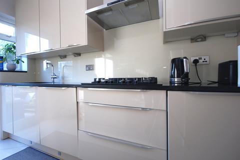 3 bedroom terraced house to rent, Lucas Avenue, Harrow HA2