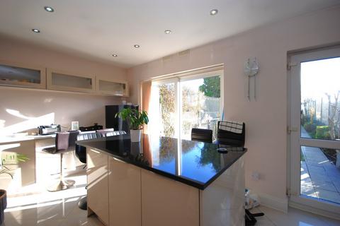 3 bedroom terraced house to rent, Lucas Avenue, Harrow HA2