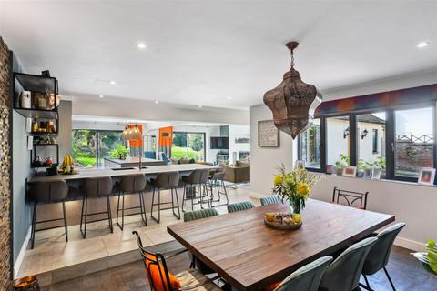 6 bedroom detached house for sale, London Road, Berkhamsted, HP4