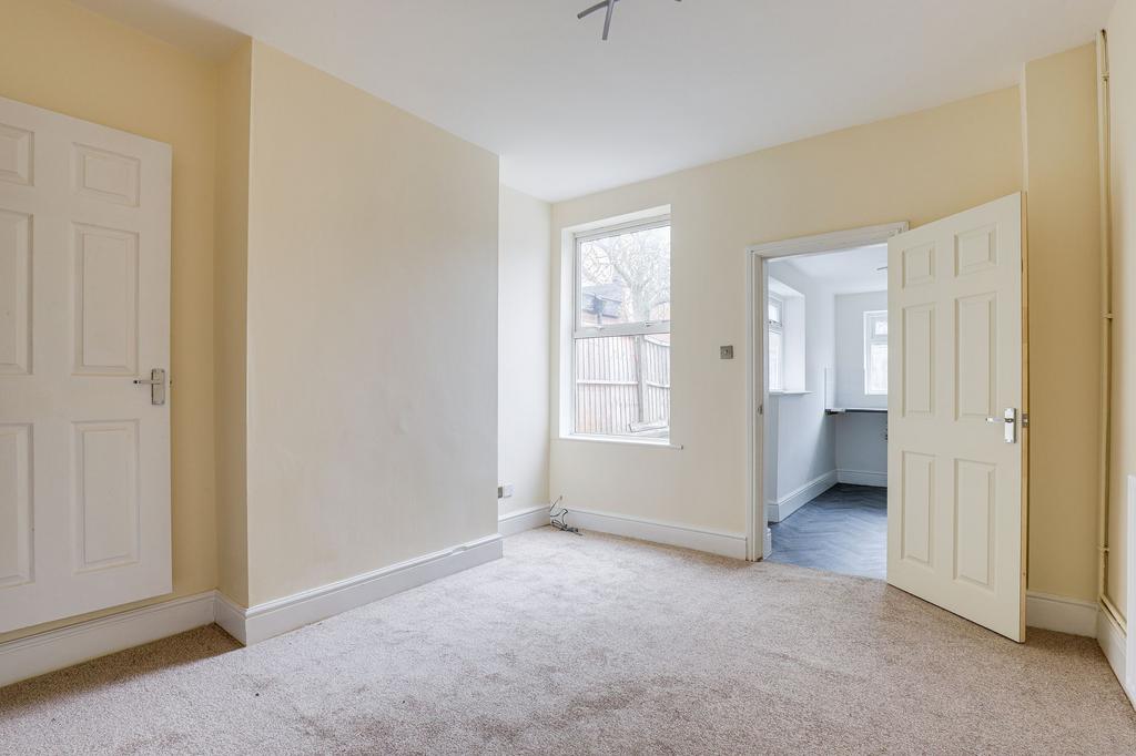House in Nottingham, Nottinghamshire - View 3