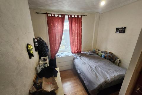 4 bedroom apartment to rent, Richards Street, Cardiff, CF24