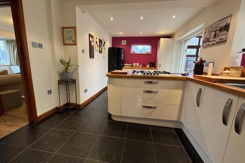 4 bedroom detached house for sale, Manor Road, Rothwell, Kettering