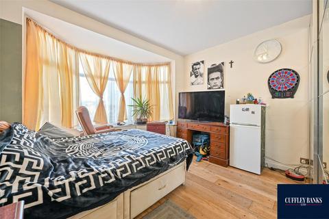 3 bedroom terraced house for sale, Bilton Road, Perivale, Middlesex, UB6