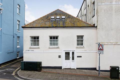 undefined, Wellington Street, Evelyn House, TQ14