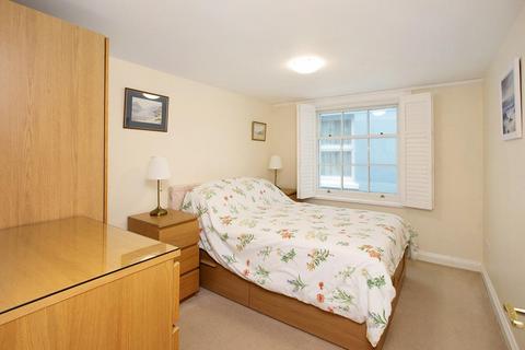 undefined, Wellington Street, Evelyn House, TQ14