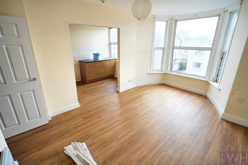 Flat 4 Living Kitchen.jpeg