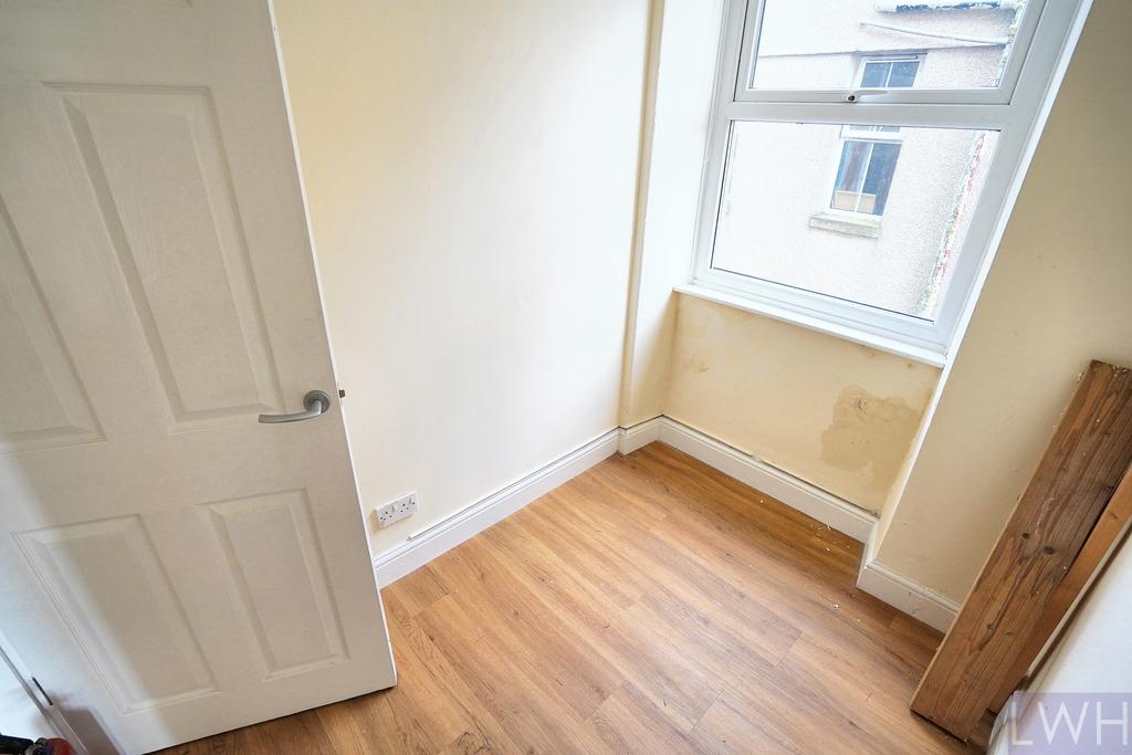 Flat 4 Bedroom 2.jpeg