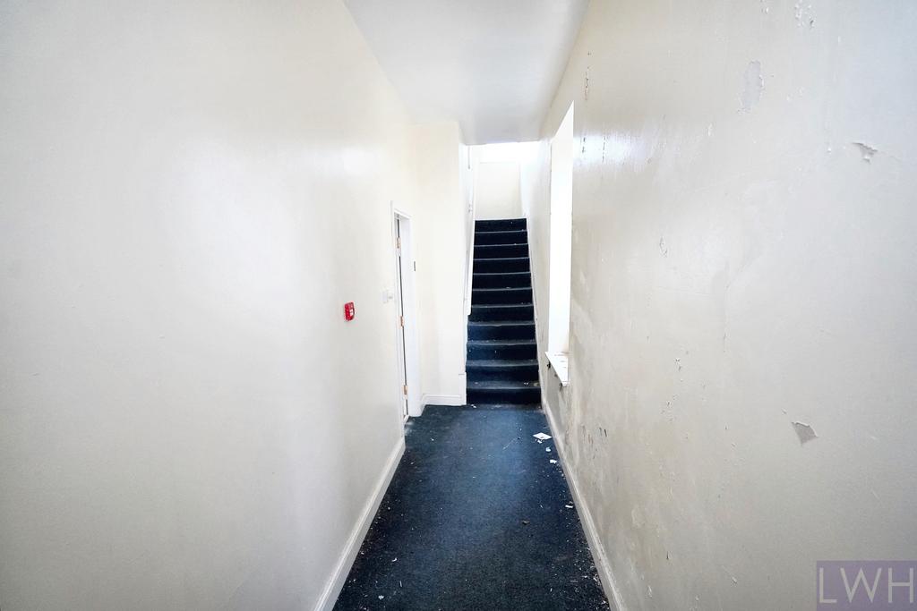 Communal Hallway 2.jpeg