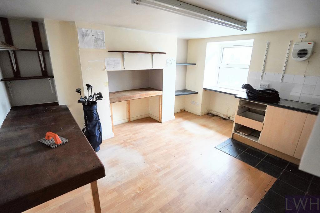 Flat 1 Kitchen.jpeg