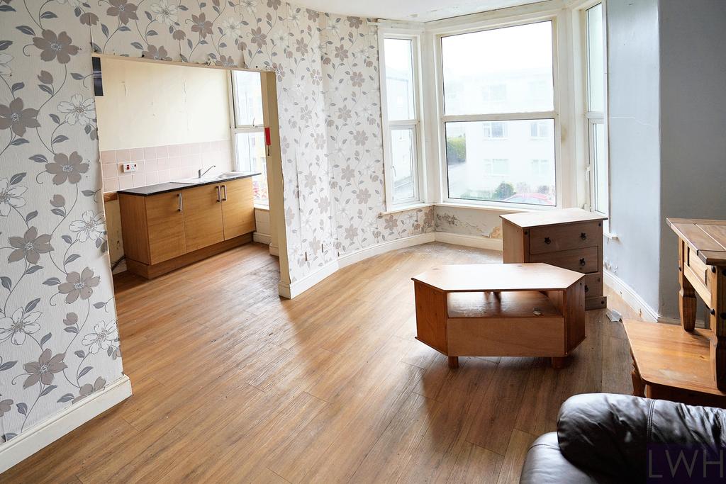 Flat 3 Living Kitchen.jpeg