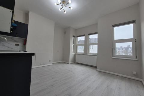 2 bedroom apartment to rent, Chapter Road, London, NW2