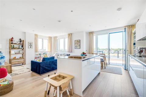 3 bedroom apartment to rent, Pinewood Gardens, Teddington, TW11