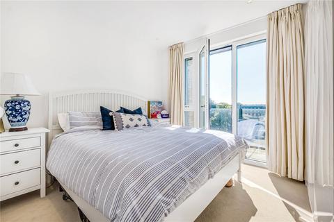 3 bedroom apartment to rent, Pinewood Gardens, Teddington, TW11