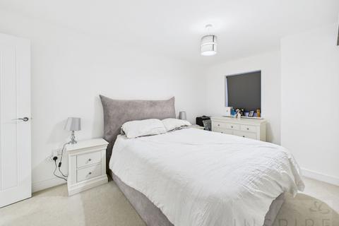 2 bedroom apartment for sale, Cornwell Avenue, Crawley RH10