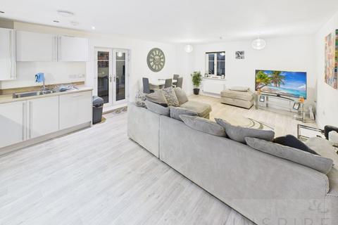 2 bedroom apartment for sale, Cornwell Avenue, Crawley RH10