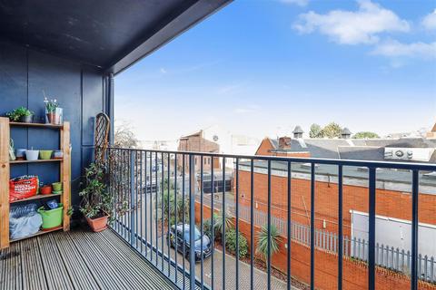 3 bedroom flat for sale, Woodley Crescent, Cricklewood NW2