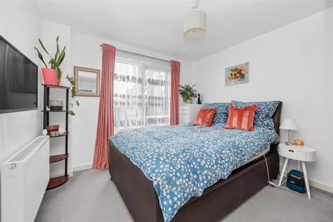 3 bedroom flat for sale, Woodley Crescent, Cricklewood NW2