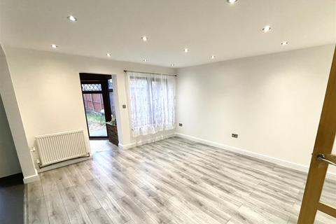 4 bedroom terraced house to rent, Leven Walk, Bedford
