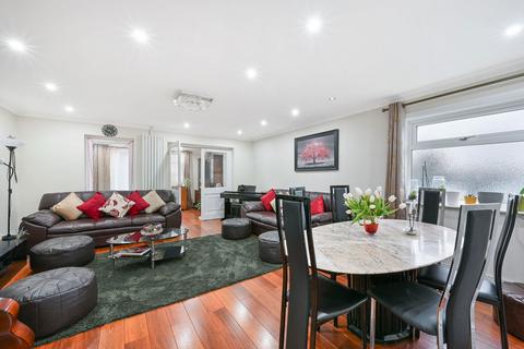 3 bedroom end of terrace house for sale, Waterfield, Tadworth KT20