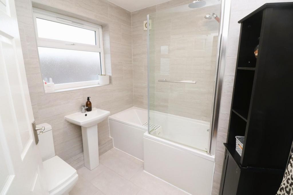Family Bathroom/WC