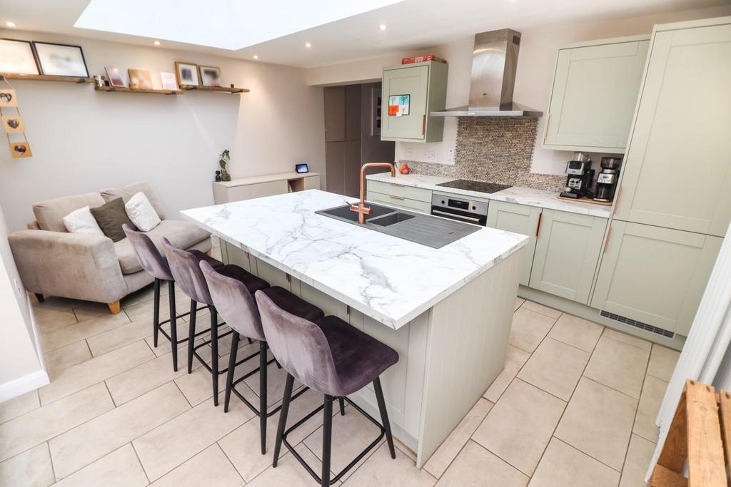 Extended Kitchen/Breakfast Room