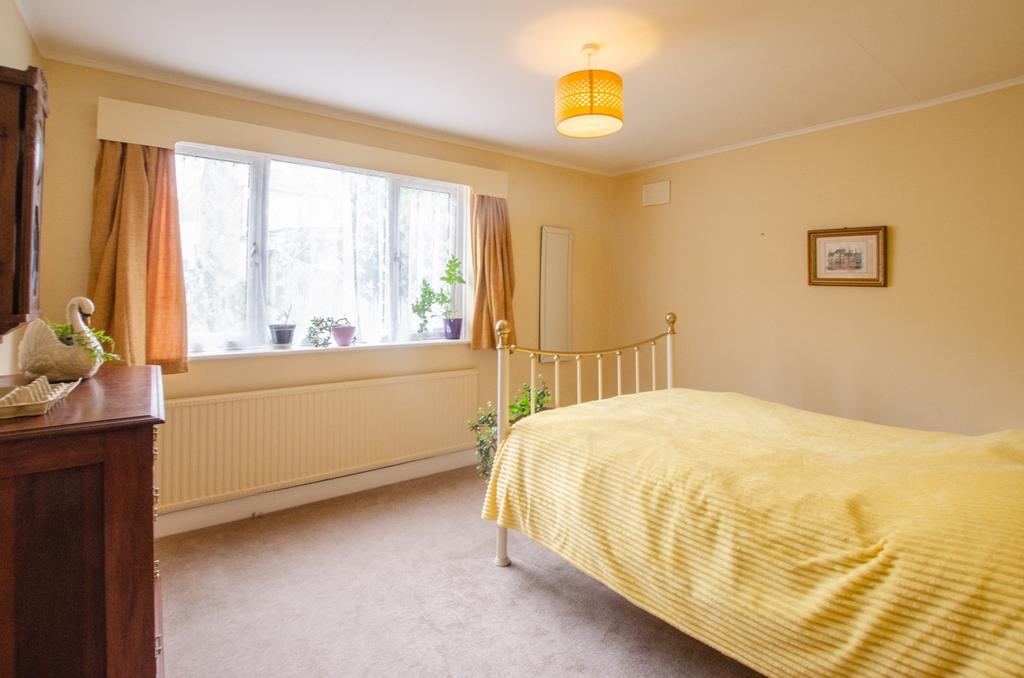 85 Fore Street Bodmin 01208 74182-21